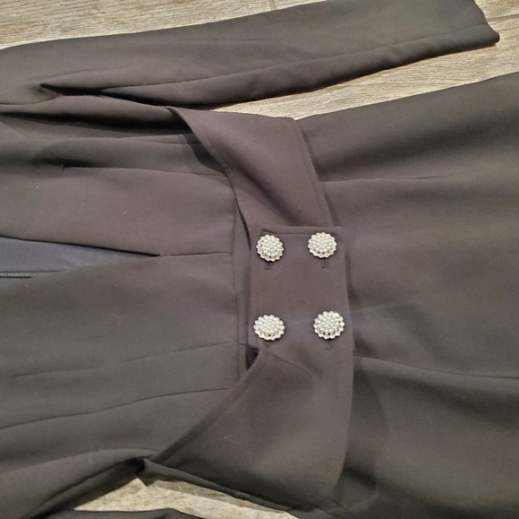 Black dress - Picture 9 of 10